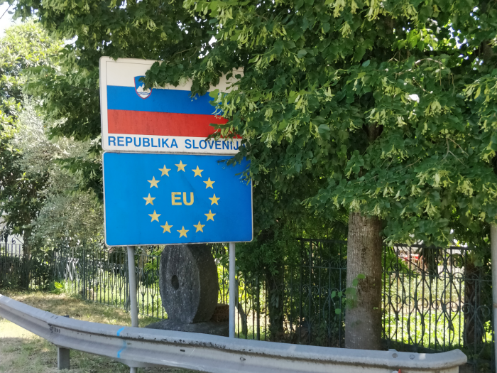 slovénie panneau frontière